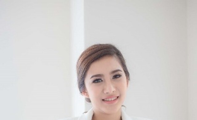 “ลีออร่า ไวท์เทนนิ่งเซรั่ม”