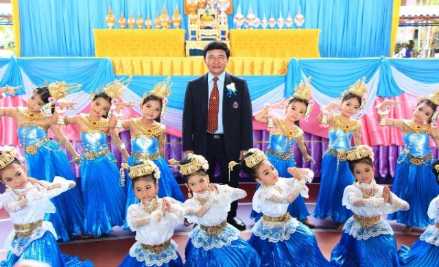 โรงเรียนจินดาพงศ์ จัดกิจกรรมวันแม่แห่งชาติ ประจำปี 2558