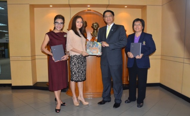 ศศินทร์ รับมอบนาฬิกา จาก โทรคาเดโร กรุ๊ป