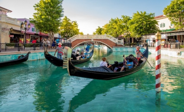 “ล่องเรือกอนโดล่าในราคาหลักร้อย”