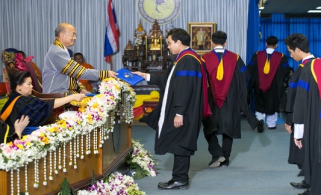 พิธีประสาทปริญญาบัตร มหาวิทยาลัยเอเชียอาคเนย์