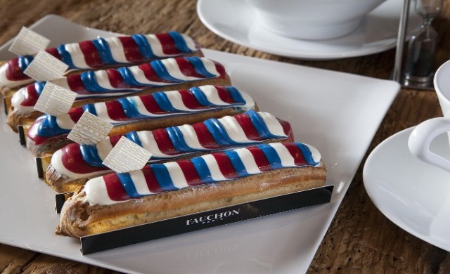 FAUCHON(โฟชอง)แนะนำเอแคลร์ลายพิเศษ“Bleu Blanc RougeEclair”
