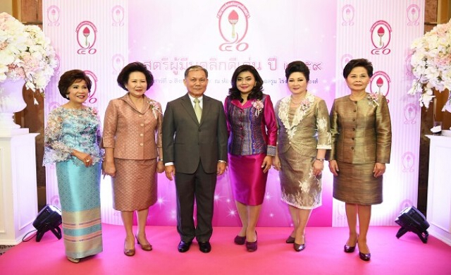 สุรางคณา-เอ็ตด้า "สตรีผู้มีบุคลิกดีเด่น ปี 2559"