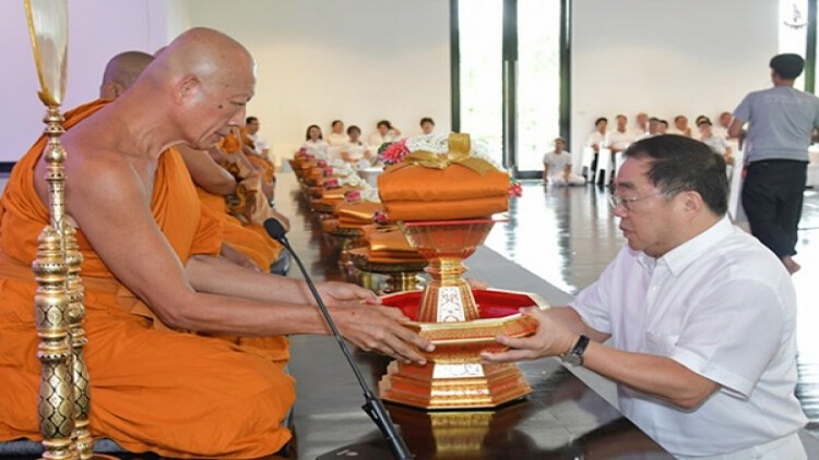 ทอดผ้าป่าสามัคคีสมทบทุนสร้างหอธรรมพระบารมี