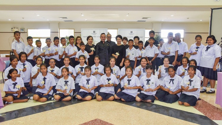 SACICT เชิญชวนประชาชนทำดอกไม้จันทน์ถวายในหลวง รัชกาลที่ 9