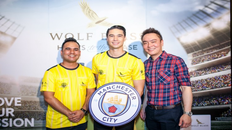 วู้ล์ฟ บลาสส์ จัดเชียร์พรีเมียร์นัดสำคัญ