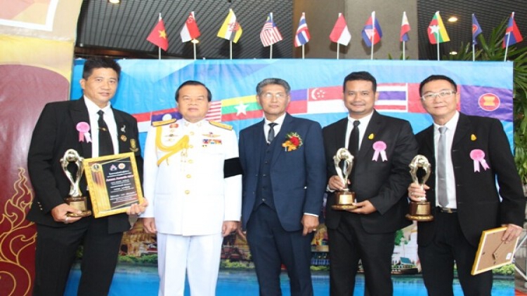 มอบโล่รางวัลสื่อมวลชน
