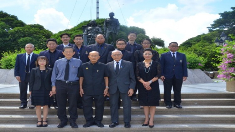 ศศินทร์ ถวายราชสักการะ พระบรมราชานุสาวรีย์ 2 รัชกาล