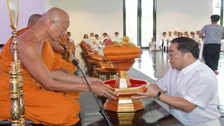 ทอดผ้าป่าสามัคคีสมทบทุนสร้างหอธรรมพระบารมี