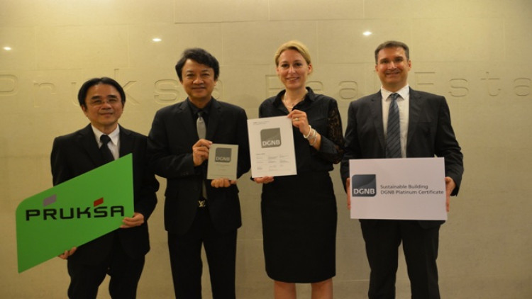 พฤกษา เรียลเอสเตท รับมอบหนังสือรับรองมาตรฐานอาคารเขียว 