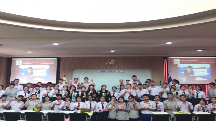 วิทยาลัยดุสิตธานีรสอน พับผ้า "แนปกิ้น 