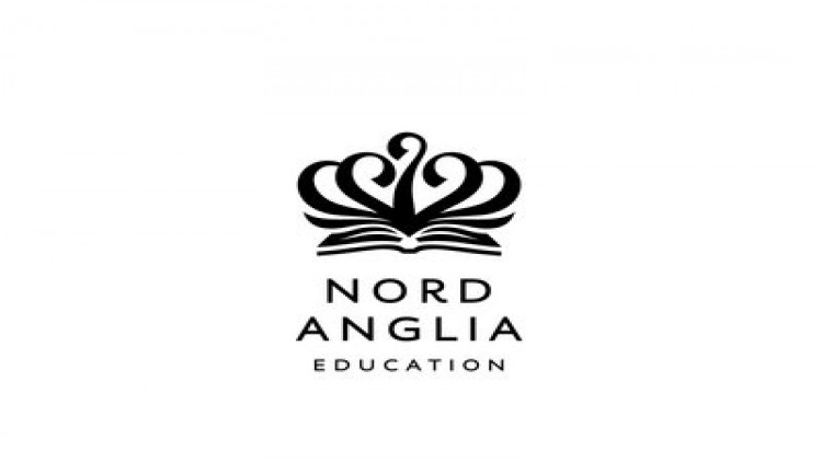 นักเรียนจาก Nord Anglia Education กล่าวปราศรัยต่อหน้าผู้แทน