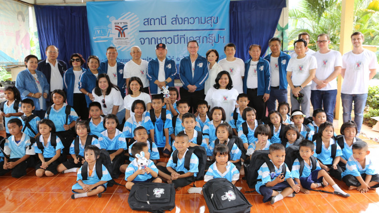 สถานีที่ 14   ส่งความสุขฯ  โรงเรียนบ้านพุบอน
