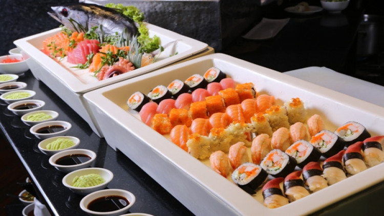 บุฟเฟต์อาหารญี่ปุ่นและนานาชาติสุดอลังการรอยัล ออคิด เชอราตัน