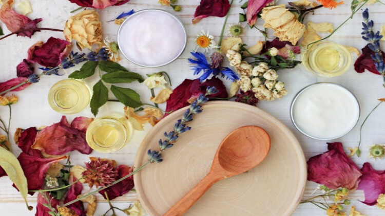 โรงแรมและรีสอร์ทในเครือเซ็นทารา เสนอสปาแพ็คเกจ Floral Ritual