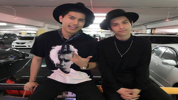 แฟนคลับแห่กรี๊ด!! “มาดามบี้” ทาบ “ต๋อง-ไอ” 2 หนุ่มวงสโลว์