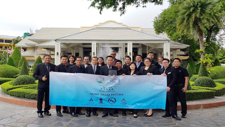 ดุสิตธานีพัทยาคว้ารางวัล 5 Star Resort Standard Award