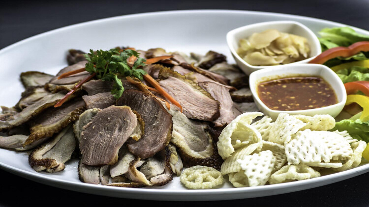 ร้านอาหารซิมพลี วี แนะนำเมนูเด็ดย่านมีนบุรี “เป็ดอบควันอ้อย