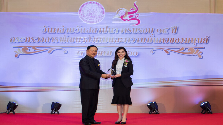 แม็คโคร รับโล่รางวัลองค์กรที่มีความเป็นเลิศด้าน CSR