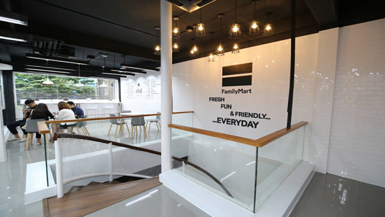 “แฟมิลี่มาร์ท” ปรับโฉม สุขุมวิท 33 เปิดตัว Open Space