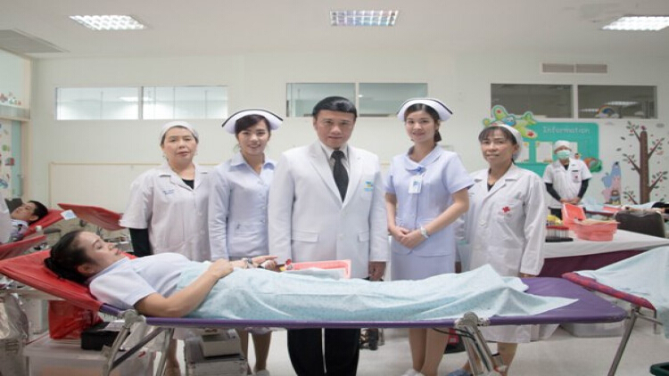 รพ.ธนบุรี รวมใจ บริจาคโลหิต ถวายเป็นพระราชกุศลแด่ ร.9