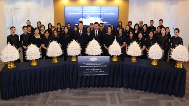 กลุ่มทรู น้อมถวายดอกไม้จันทน์ โครงการ “ฉันเกิดในรัชกาลที่ ๙”