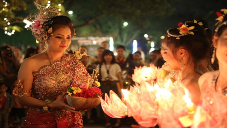 สามพราน ริเวอร์ไซด์ชวนสัมผัสมนต์เสน่ห์ใต้แสงจันทร์คืนวันเพ็ญ