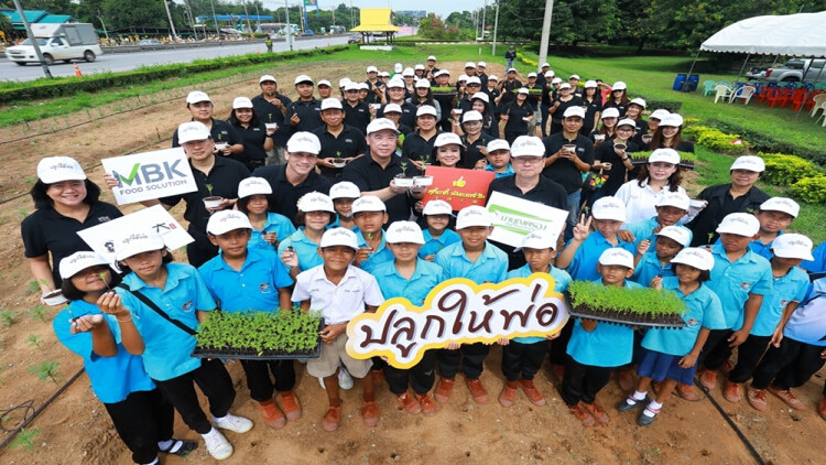“ข้าวมาบุญครอง”รวมใจภักดิ์น้อมถวายอาลัยในหลวง ร.9