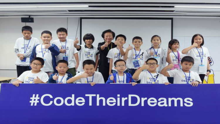 15 โปรแกรมเมอร์ตัวจิ๋วจากกิจกรรม Code Their Dreams
