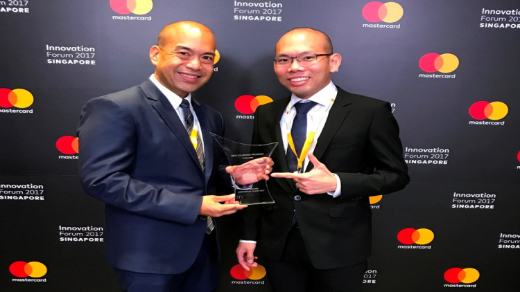 บัตรเครดิตเซ็นทรัล เดอะวัน รับรางวัล