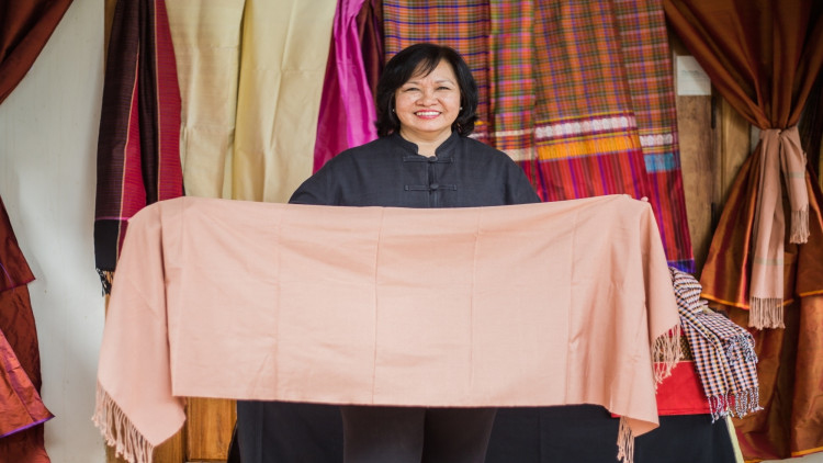 ‘รำตรด ตลาดโบราณ ภูมิปัญญาหม่อนไหม วิถีวัฒนธรรมข้ามพรมแดน’