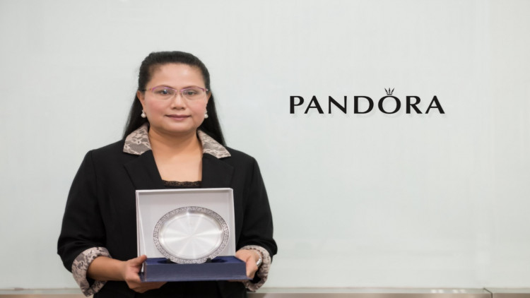 แพนดอร่าคว้ารางวัลองค์กรสนับสนุนด้านคนพิการดีเด่น ปี 60 