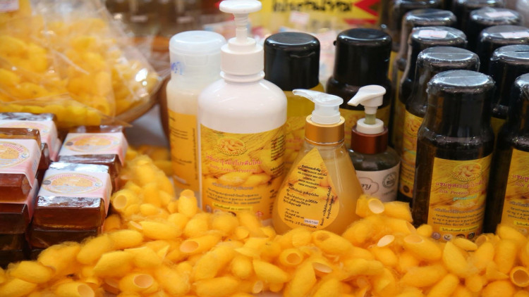 กรมหม่อนไหมจัดงาน“ชิมหม่อน ชมไหม ส่งสุขปีใหม่ 2561”