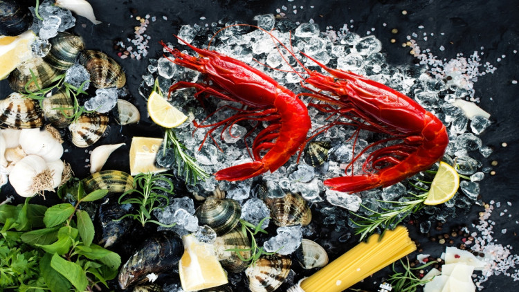 อาหารจากทะเลเมดิเตอร์เรเนียน  ที่ เมดิชี่ คิทเช่น แอนด์ บาร์