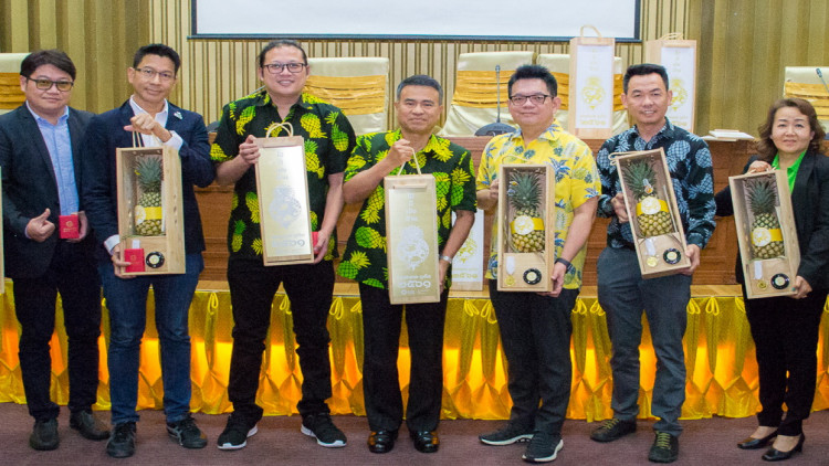 สับปะรดภูเก็ตมงคล