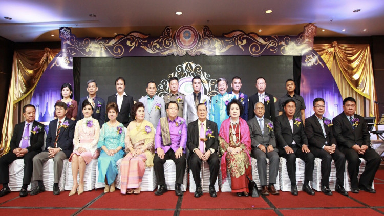 ชมรมผู้ประกอบการหนองแขมมอบตำแหน่งประธานชมรมคนใหม่