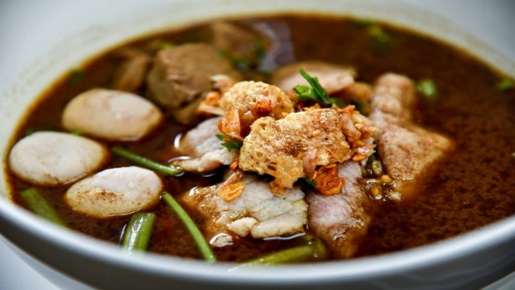 ก๋วยเตี๋ยวเรือไฮโซเพนนินซูล่า พลาซ่า ในตำนานหวนคืนรัง