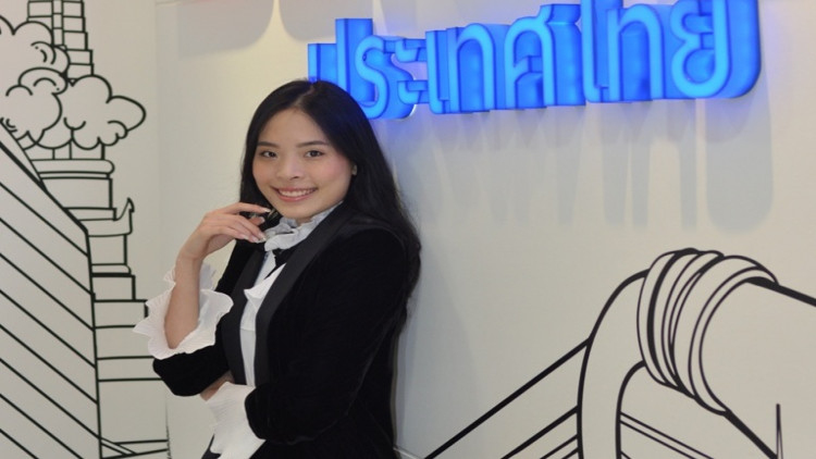กลุ่มคนจีนที่ชื่นชอบถึงกับเดินทางมาท่องเที่ยวดูสถานที่