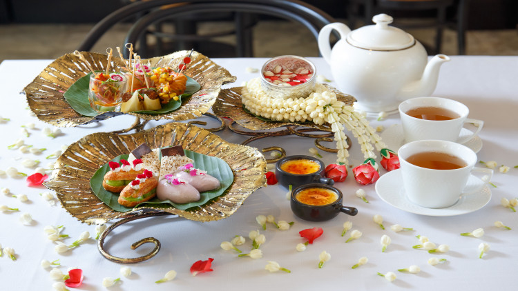 ชุดน้ำชายามบ่ายต้อนรับเทศกาลสงกรานต์ ณ คาเฟ่ แคลร์