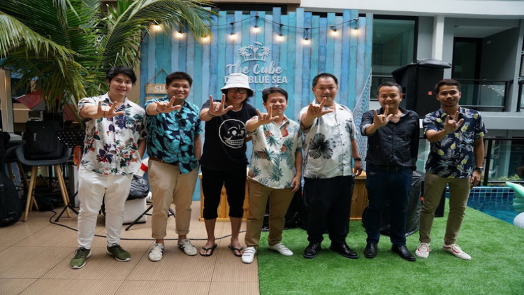 ชาว The Cube Nawamin-Raminthra ต้อนรับ แสตมป์ อภิวัชร์