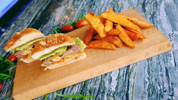 สุดยอดซุปเปอร์ เบอร์เกอร์ ณ โรงแรมเซ็นทาราแกรนด์ หัวหิน