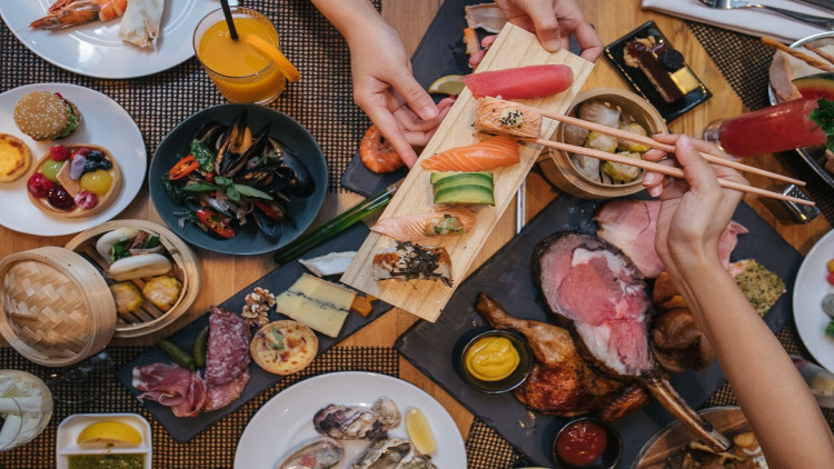 อิ่มอร่อยไม่อั้นกับบุฟเฟ่ต์มื้อเย็น ณ รร.ดับเบิ้ลยู กรุงเทพ