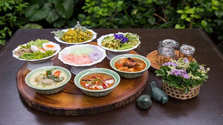 ขนมจีนเส้นสดตำรับชาววัง ณ เดอะ ระวีกัลยา แบงค็อก