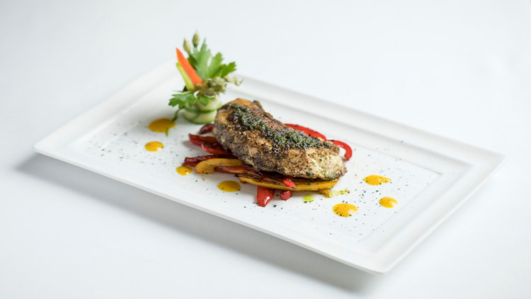 สเต๊กปลากะพงและพริกย่าง ที่เคปเฮ้าส์ กรุงเทพฯ