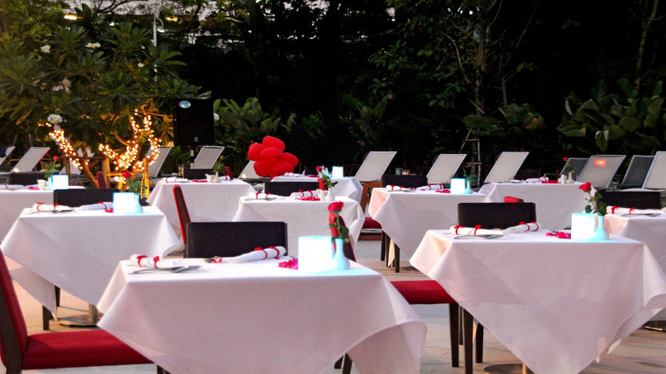 ฉลองวันวาเลนไทน์ ในบรรยากาศริมแม่น้ำสุดโรแมนติก