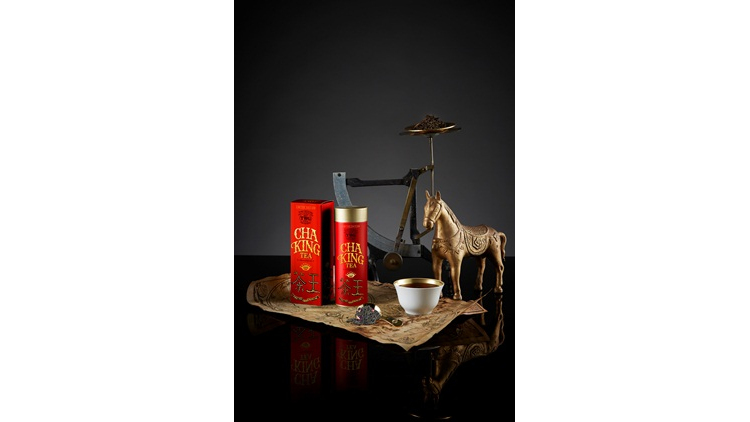 ข้ามผ่านกาลเวลาพร้อมความละมุนละไมของ “ชา คิง ที”