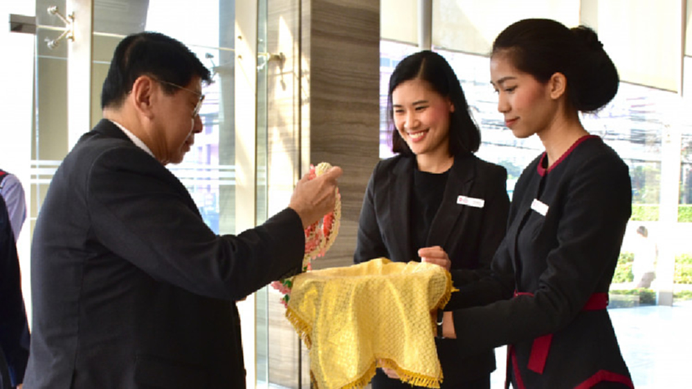 ร่วมให้การต้อนรับ