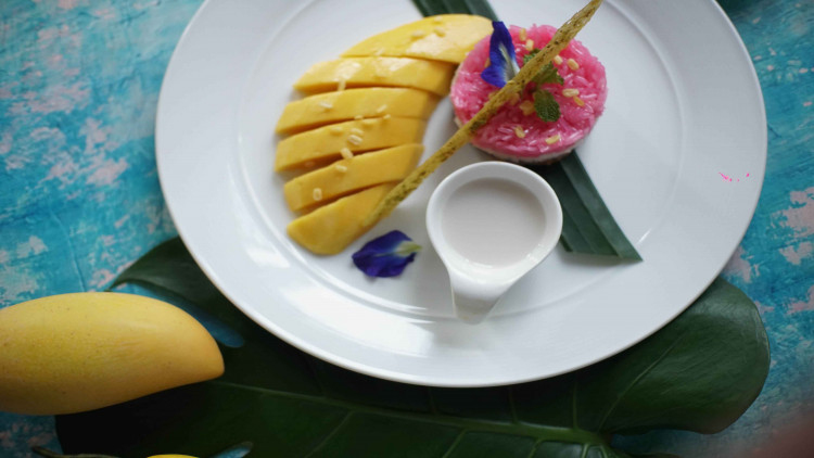 ข้าวแช่ ฮาลาล และข้าวเหนียวมะม่วง ที่โรงแรมอัล มีรอซ  