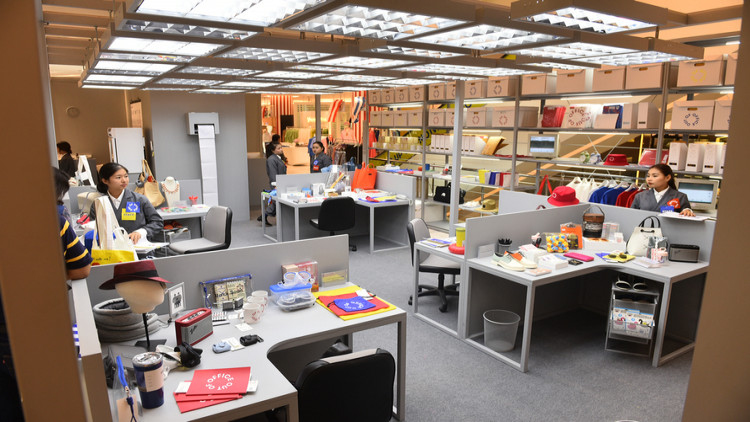 เอ็มโพเรียม ดีพาร์ทเม้นท์สโตร์ ครีเอทออฟฟิศสเปซ 