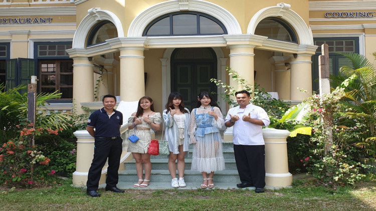 เกิร์ลกรุ๊ปวงดังของจีน ชิมอาหารร้านบลู เอเลเฟ่นท์ ภูเก็ต